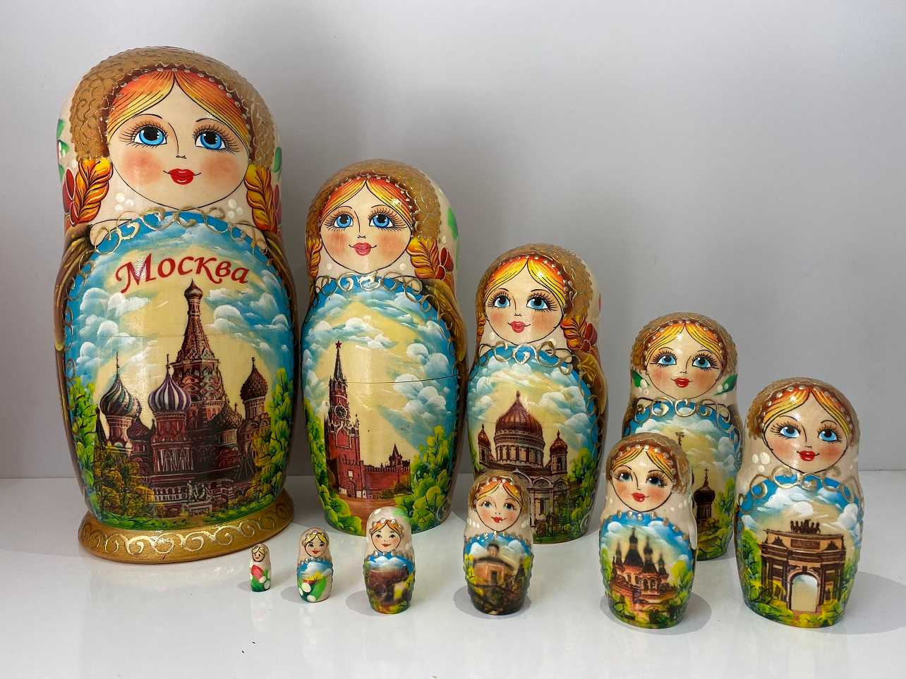 Giới thiệu về búp bê gỗ Matryoshka truyền thống của xứ sở Bạch Dương .