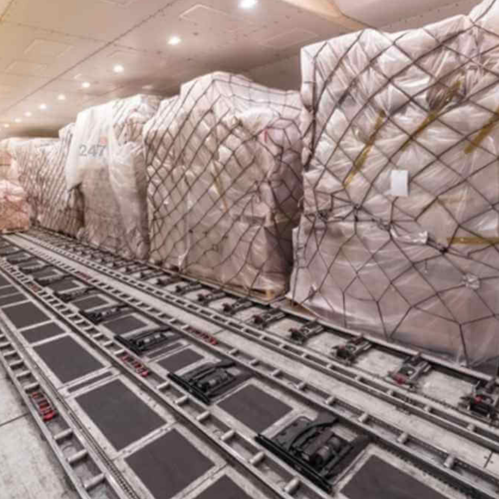 Dịch vụ booking tải hàng không từ sân bay Suvarnabhumi (Bangkok) đến sân bay Nội Bài (Hà Nội)